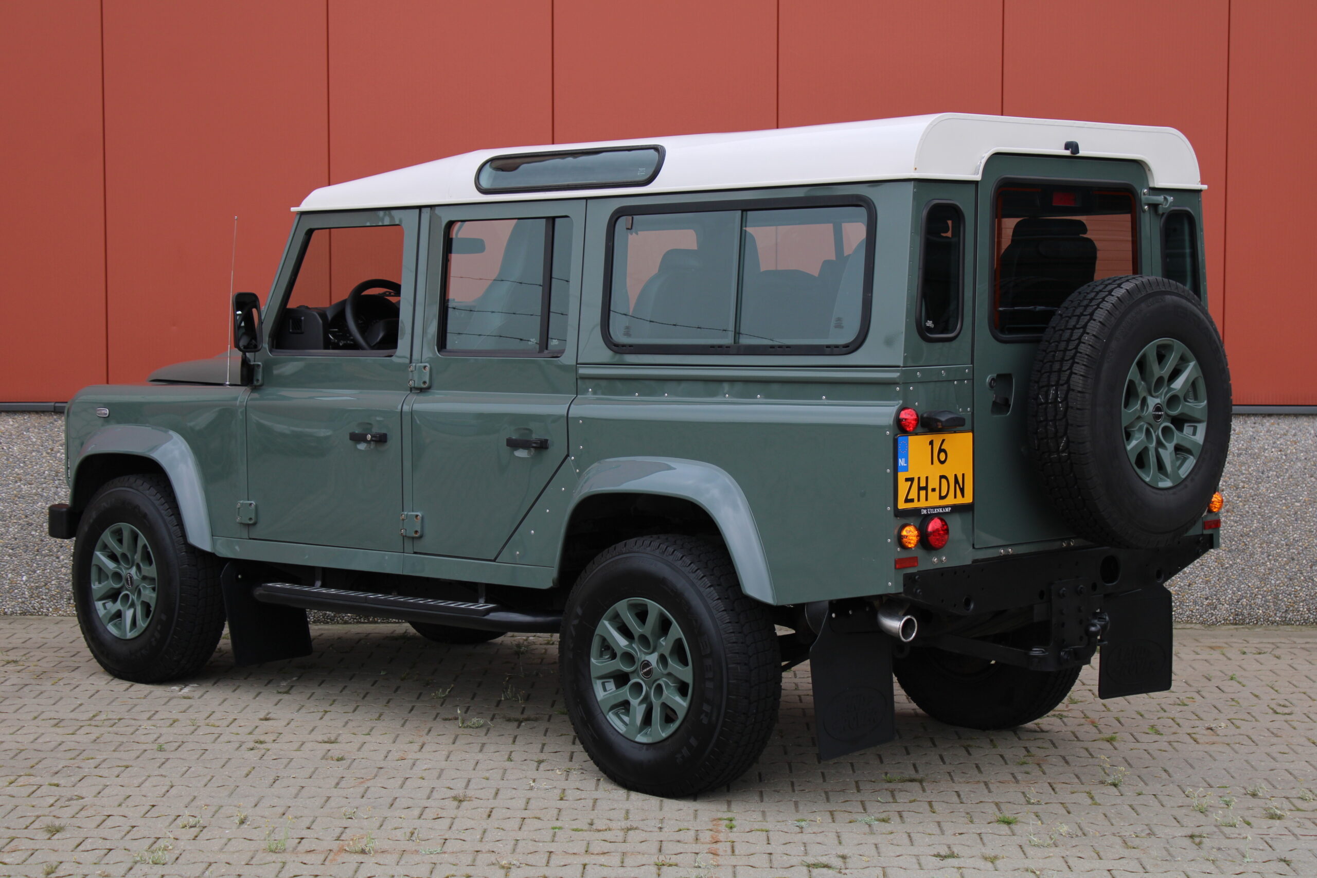 Land Rover Defender 110- 2.4 TD Station Wagon X-Tech 7- seater